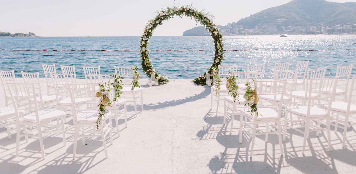 How to Incorporate Neon Signs into Wedding Décor & Ceremonies